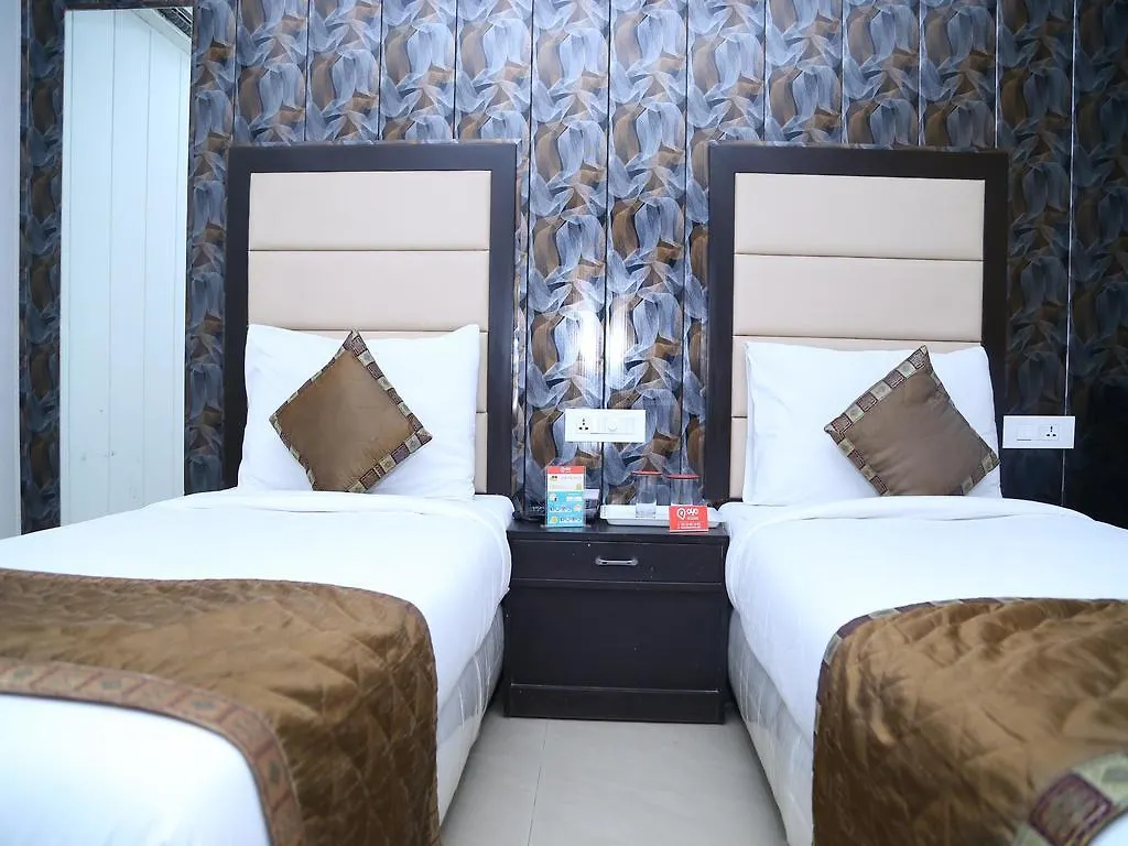 *** Hotel Oyo Rooms Kamla Market Phase 1 Mohali India