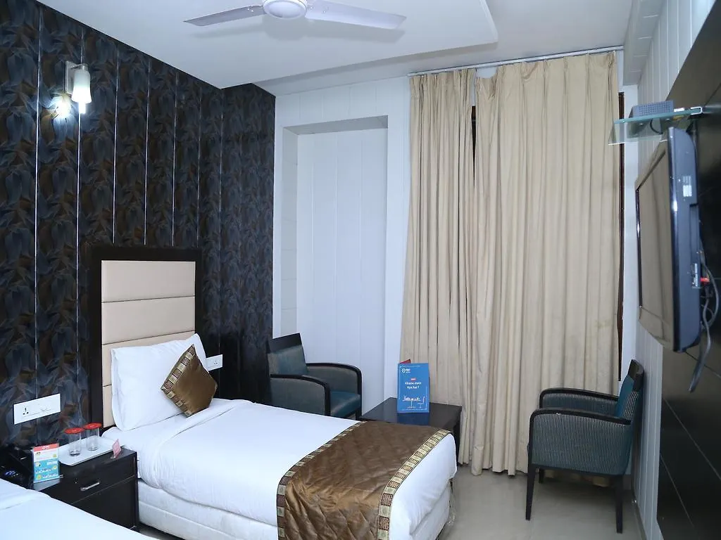 Oyo Rooms Kamla Market Phase 1 Mohali 3*,  India